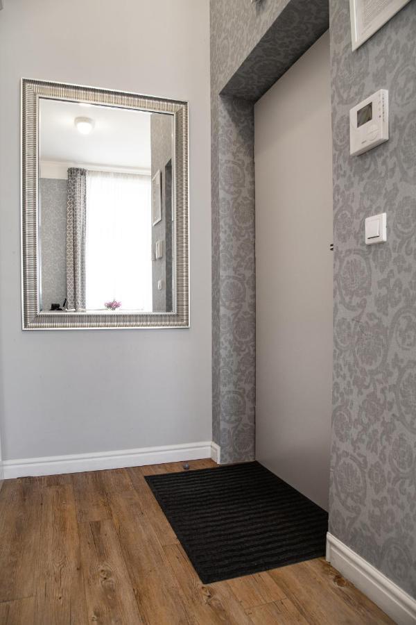 Househost Apartment :Zacisze Street كراكوفيا المظهر الخارجي الصورة